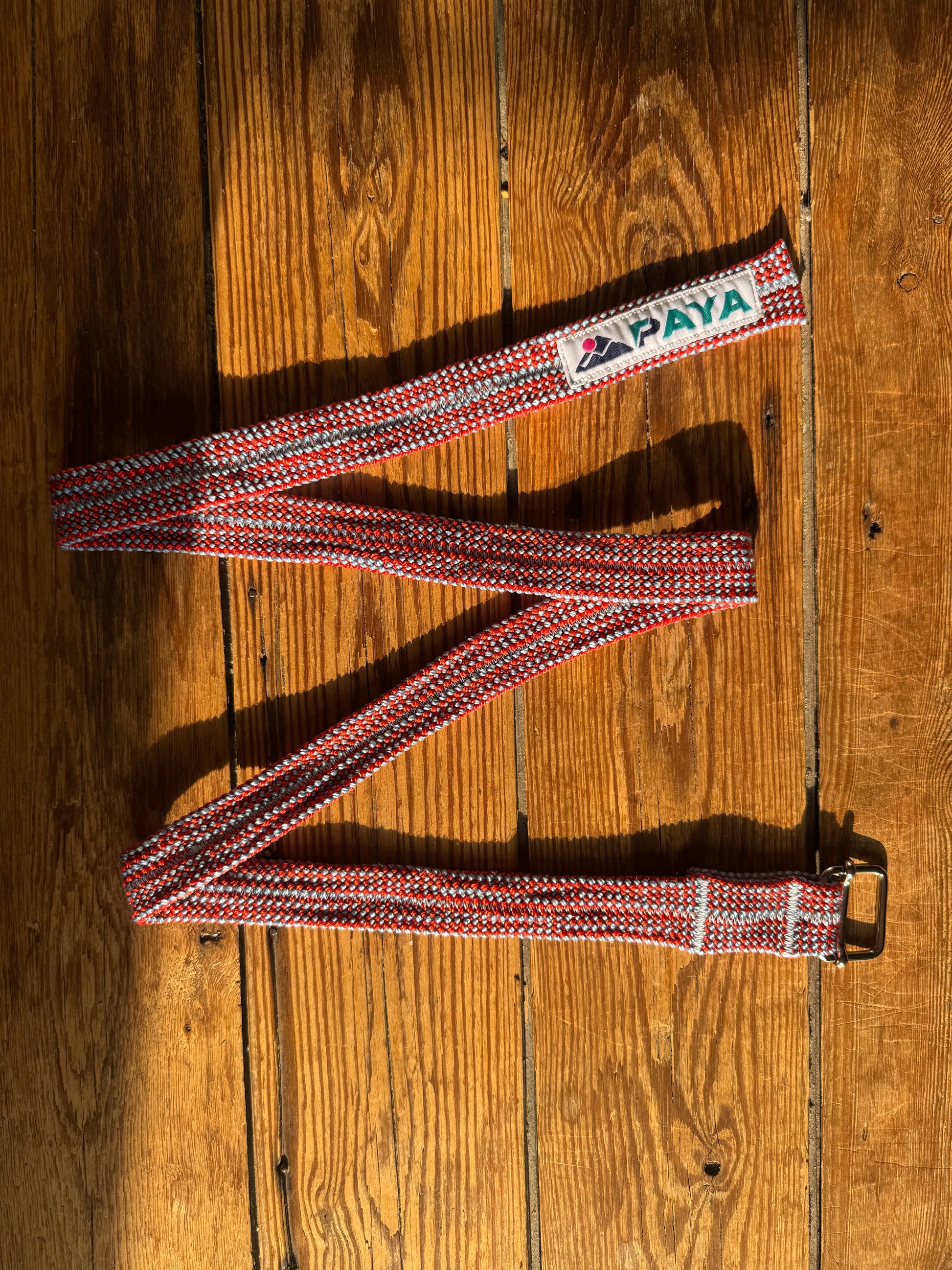 Ceinture PAYA rouge avec motifs gris