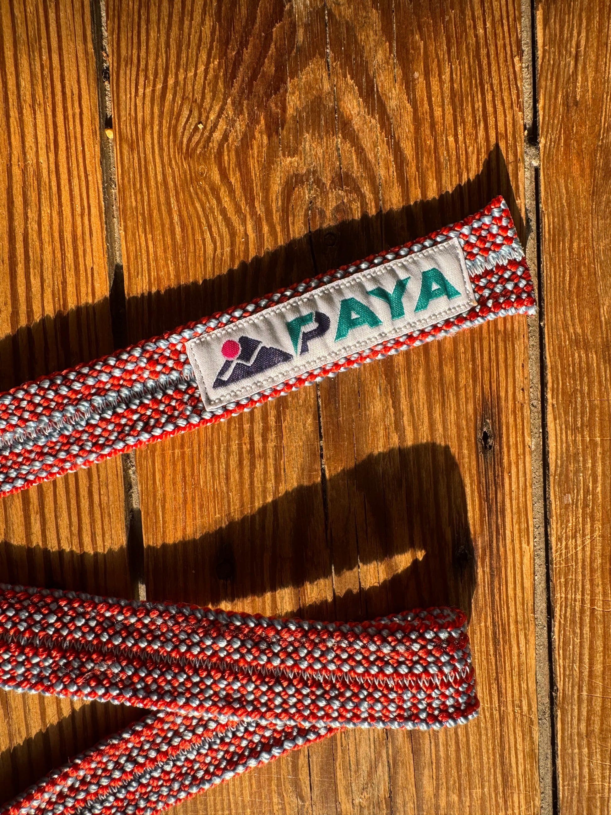 Ceinture PAYA rouge avec motifs gris