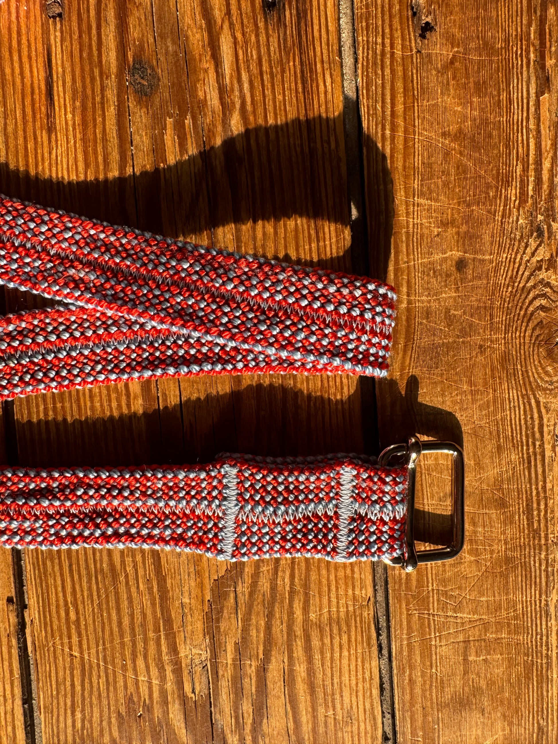 Ceinture PAYA rouge avec motifs gris