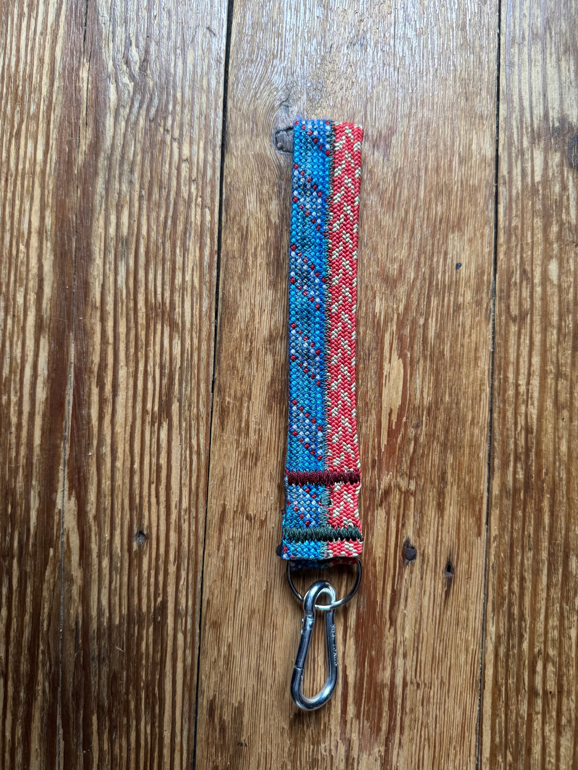 Porte-clés rouge /bleu PAYA & be unique.