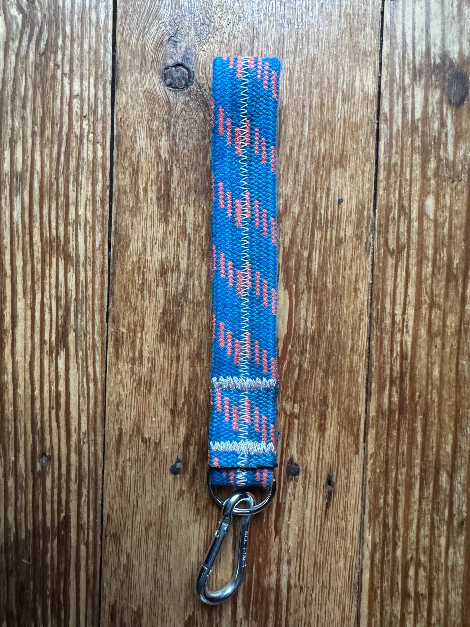 Porte-clés bleu PAYA & be unique.